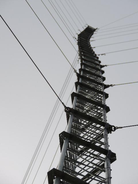 Image of bent mast